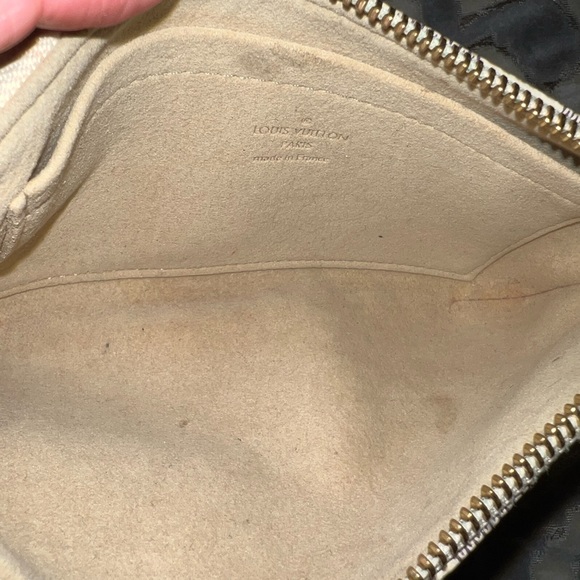Louis Vuitton wristlet. - Picture 2 of 4